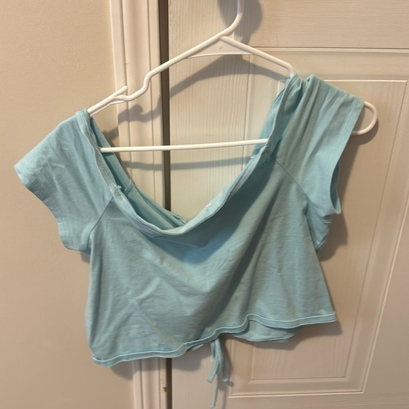 NEW CONDITION ⭐️ Cropped Trendy Blue American Eagle Ruffle Top - Picture 2 of 2